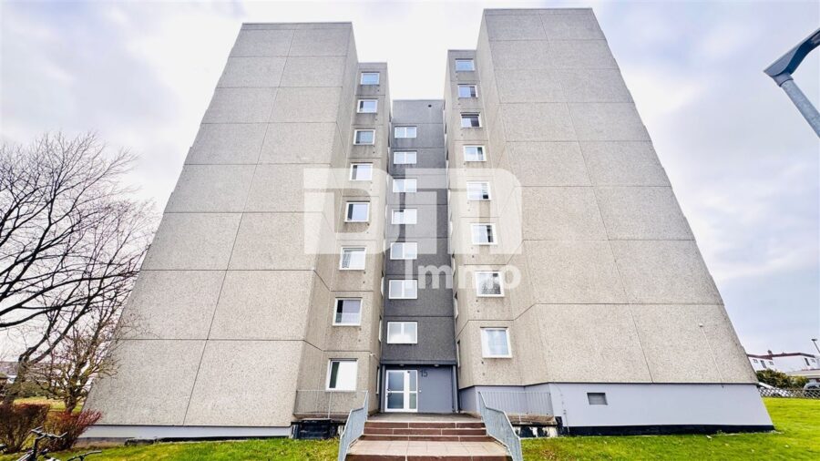 Modernisierte 3-Zimmerwohnung mit Balkon und fantastischem Panoramablick - Frontansicht